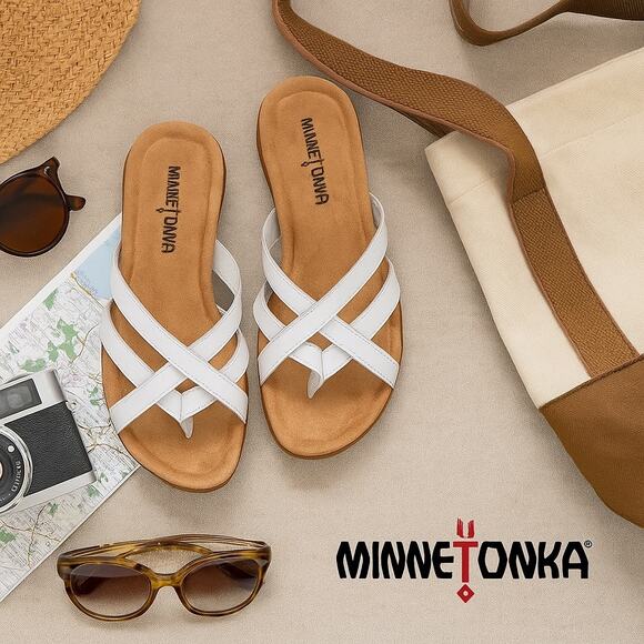 NWT Minnetonka White Leather Flip Flops Sz. 11 W - Picture 1 of 2